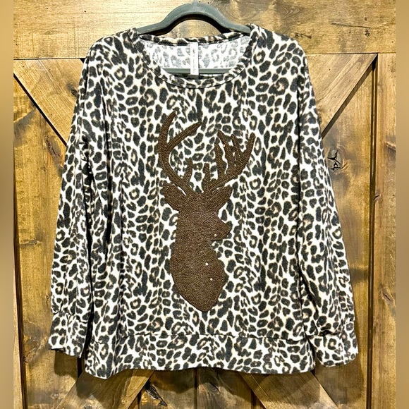 EUC Vanilla Bay Leopard Print Sequin Deer Long Sleeve Top - Picture 1 of 12